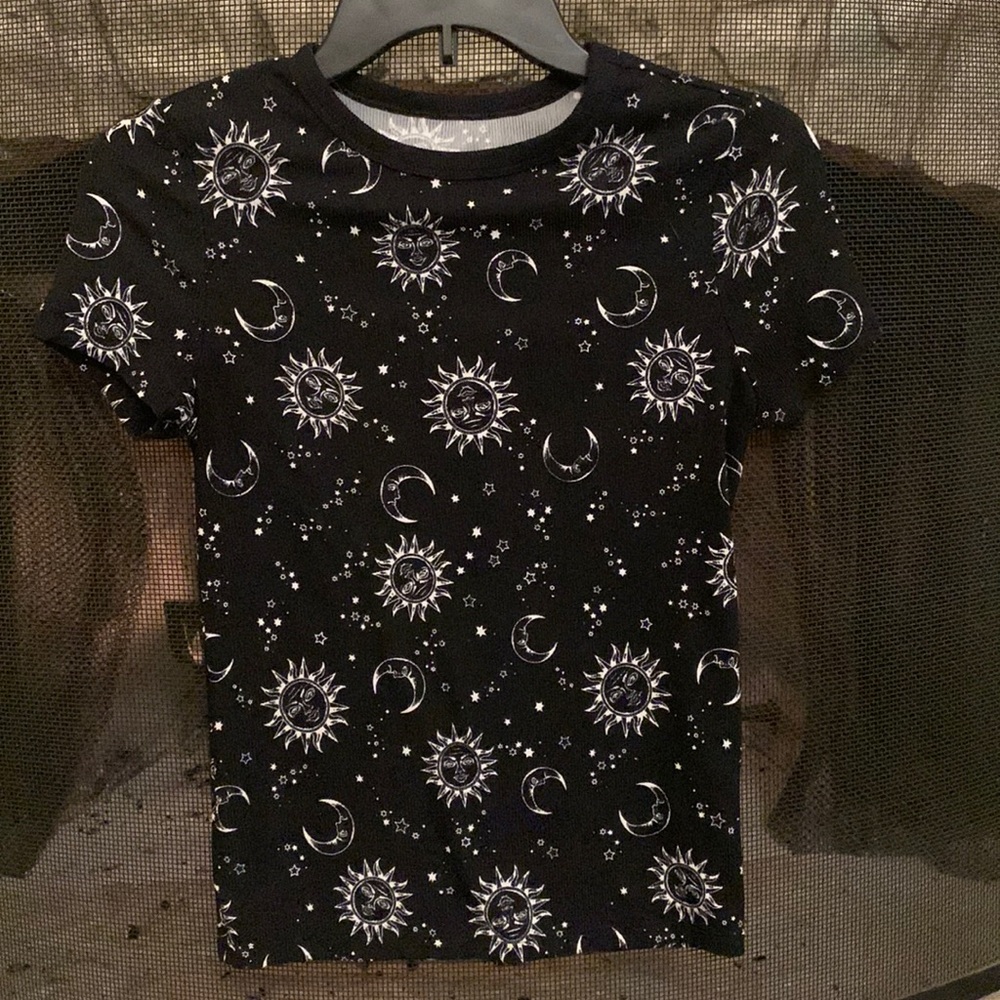 womens sm black/white astrology shirt